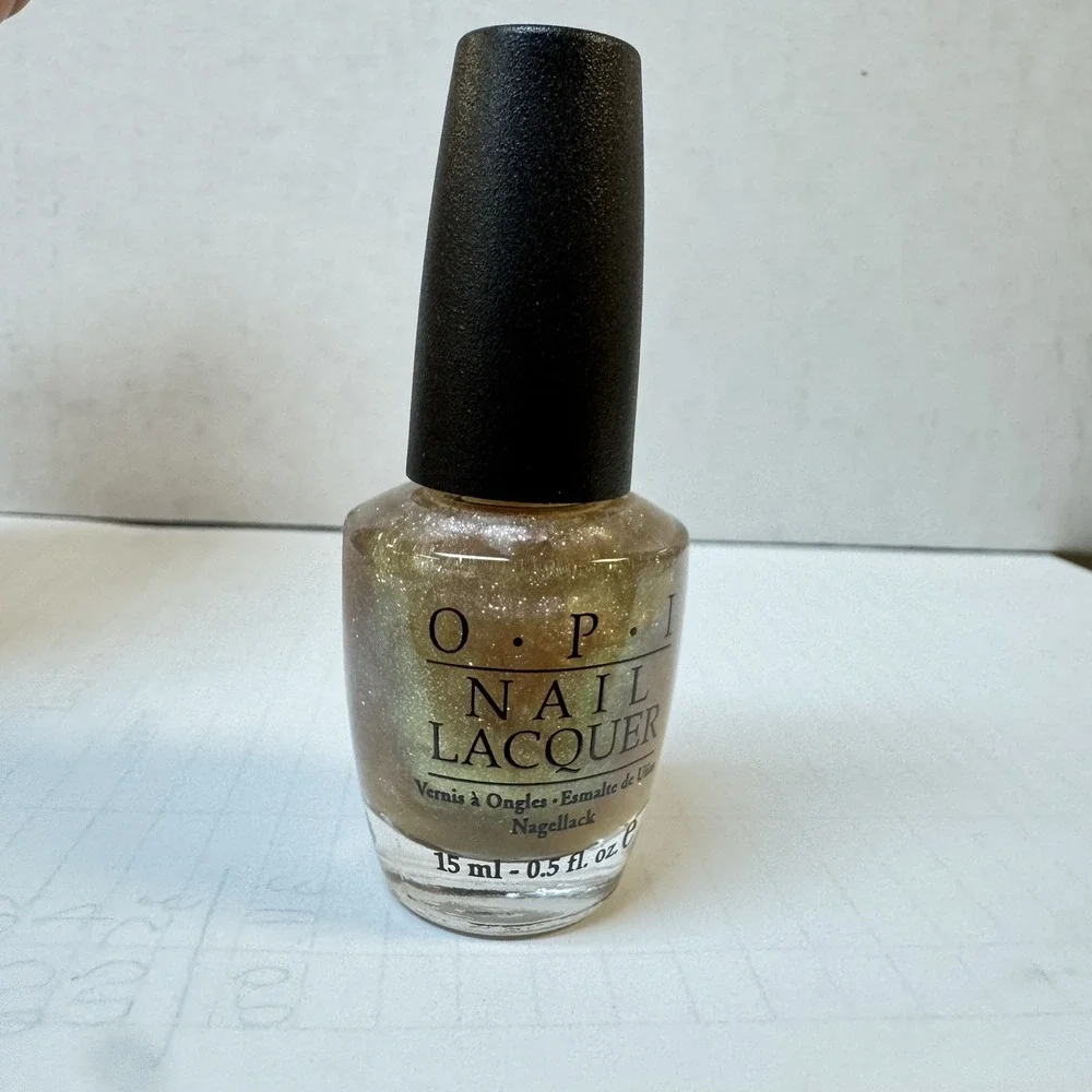 OPI Nail Lacquer SR 356 Rent 0.5oz / 15ml